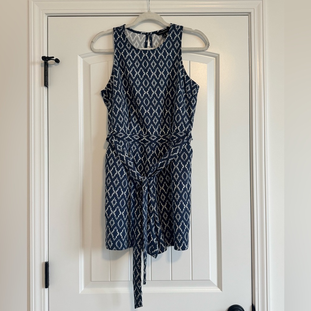 Banana Republic Size 4 Sleeveless Blue & White Romper w/ Tie at Waist; Pockets